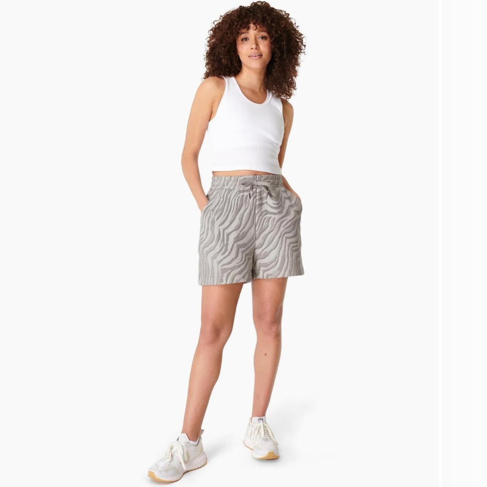 Sweaty Betty Essential Shorts - Light Grey Zebra Print
